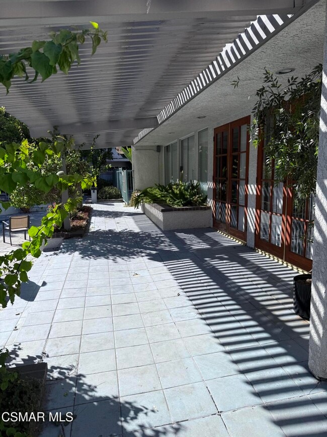 20134 Leadwell St in Los Angeles, CA - Building Photo - Building Photo