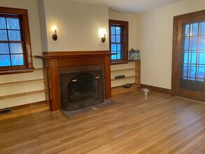 17 Pratt St in Chester, CT - Building Photo - Building Photo