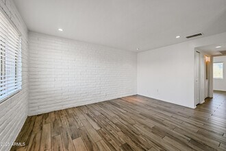 1234 N 36th St in Phoenix, AZ - Foto de edificio - Building Photo