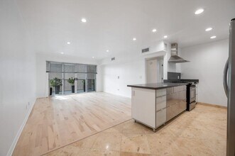 1148 N Clark St in West Hollywood, CA - Building Photo - Building Photo