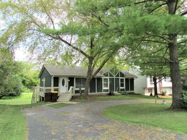 property at 1912 Orchard Ln