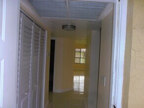 877 Twin Lakes Dr in Coral Springs, FL - Foto de edificio - Building Photo