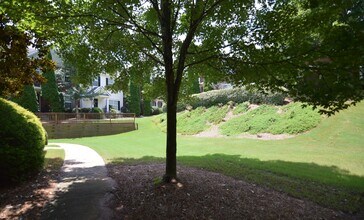 514 Blossom Way in Woodstock, GA - Building Photo - Building Photo