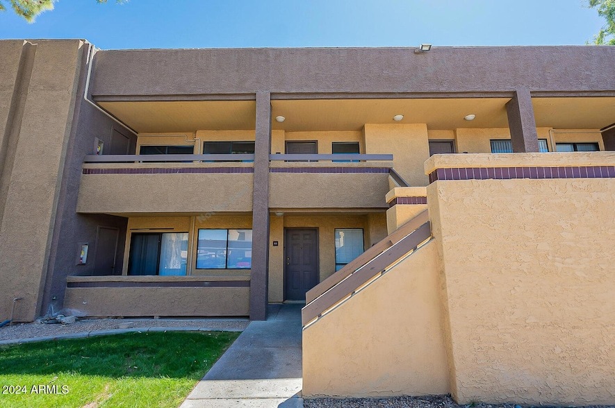 3601 W Tierra Buena Ln, Unit J241 in Phoenix, AZ - Building Photo