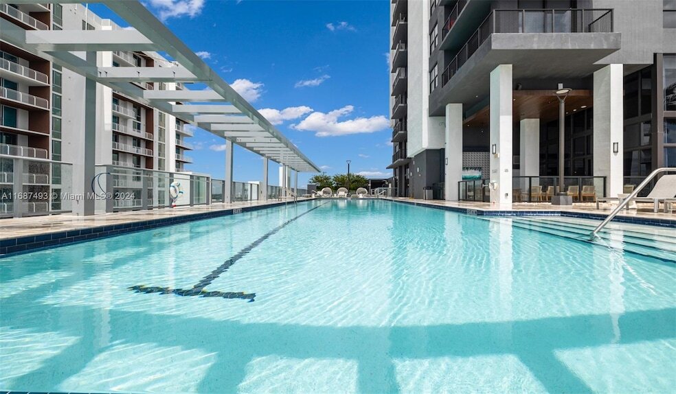 555 NE 8th St, Unit 728 in Fort Lauderdale, FL - Building Photo