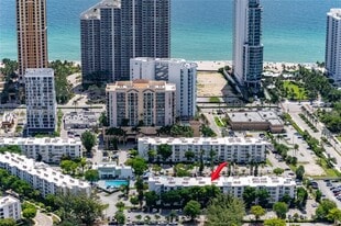 17570 Atlantic Blvd in Sunny Isles Beach, FL - Building Photo
