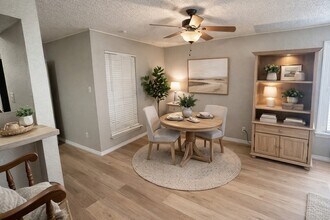 9801 Walnut St, Unit A101 in Dallas, TX - Building Photo - Building Photo