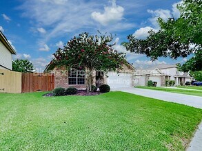 9723 Connemara Bend in San Antonio, TX - Building Photo - Building Photo