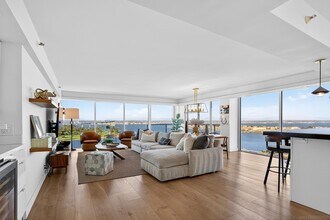 1810 Avenida Del Mundo in Coronado, CA - Building Photo - Building Photo