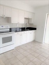 4211 NE 13th Ave, Unit East in Oakland Park, FL - Building Photo - Building Photo