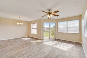 1475 Lake Mango Way in West Palm Beach, FL - Building Photo - Building Photo