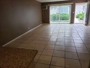1027 Oxford Dr, Unit D in Redlands, CA - Building Photo - Building Photo