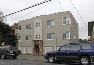 2417 Ivy Dr in Oakland, CA - Foto de edificio - Building Photo
