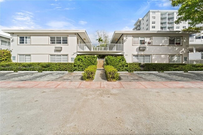 property at 6921 Rue Vendome