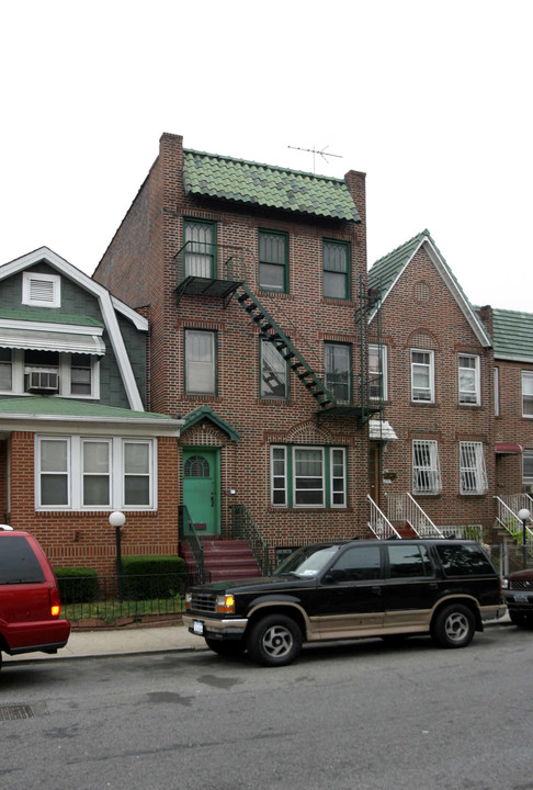 667 E 43rd St in Brooklyn, NY - Foto de edificio