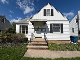 4566 W 226th St in Fairview Park, OH - Building Photo
