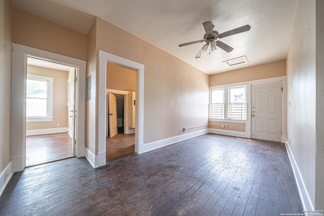 204 Mt Vernon Ct in San Antonio, TX - Building Photo - Building Photo