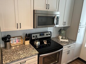 401 W Trade St in Charlotte, NC - Building Photo - Building Photo