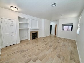 10353 Sloping Hill Ave in Las Vegas, NV - Building Photo - Building Photo