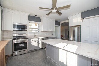 36 Maple Ave in Bay Shore, NY - Building Photo - Building Photo