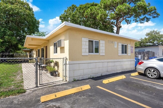1124 NW 2nd St