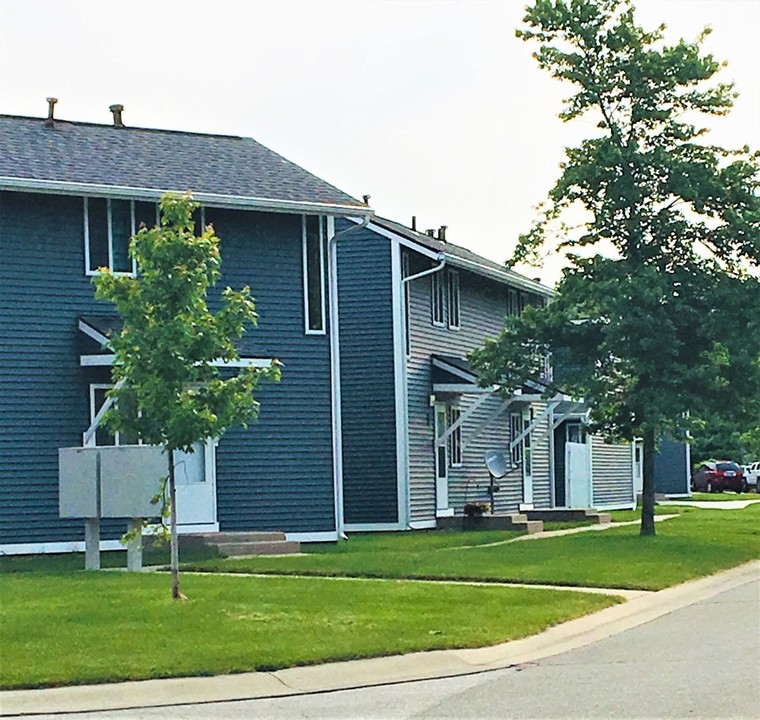 Bangor Downs in Bay City, MI - Building Photo