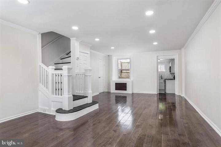 120 Grape St in Philadelphia, PA - Building Photo