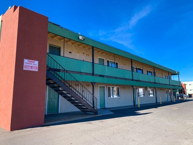 Las Vistas in Albuquerque, NM - Foto de edificio - Interior Photo