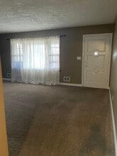 2606 Crums Ln in Louisville, KY - Foto de edificio - Building Photo