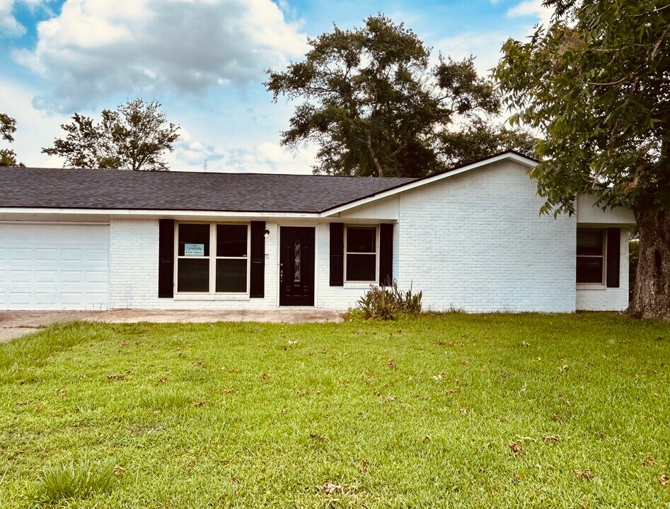 116 Kuyrkendall Pl in Long Beach, MS - Building Photo