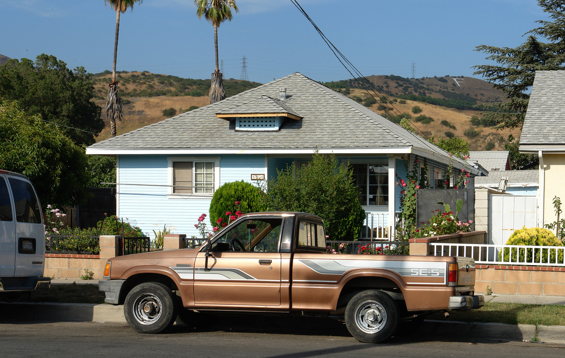 534-534 1/2 Saratoga St in Fillmore, CA - Building Photo