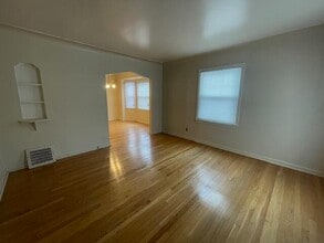 2039 Ewald Cir in Detroit, MI - Building Photo - Building Photo