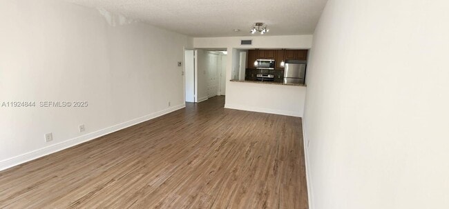 8180 Geneva Ct in Doral, FL - Building Photo - Building Photo