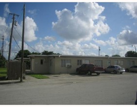 Carden in Hialeah, FL - Building Photo - Building Photo