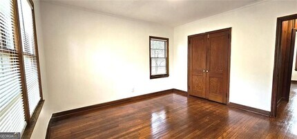 320 Adair St in Decatur, GA - Foto de edificio - Building Photo