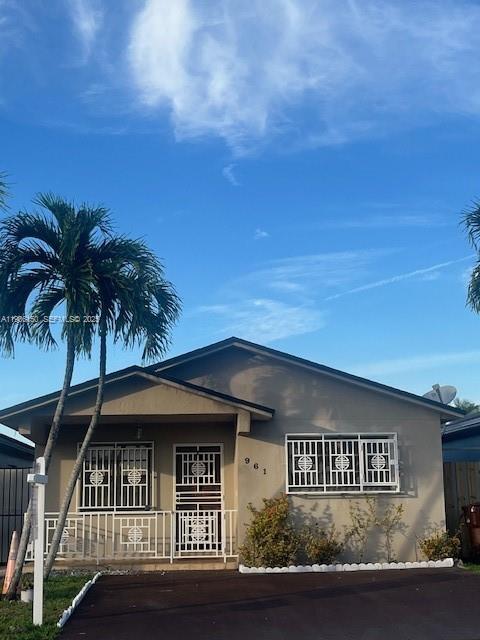 961 W 44th St in Hialeah, FL - Building Photo - Building Photo