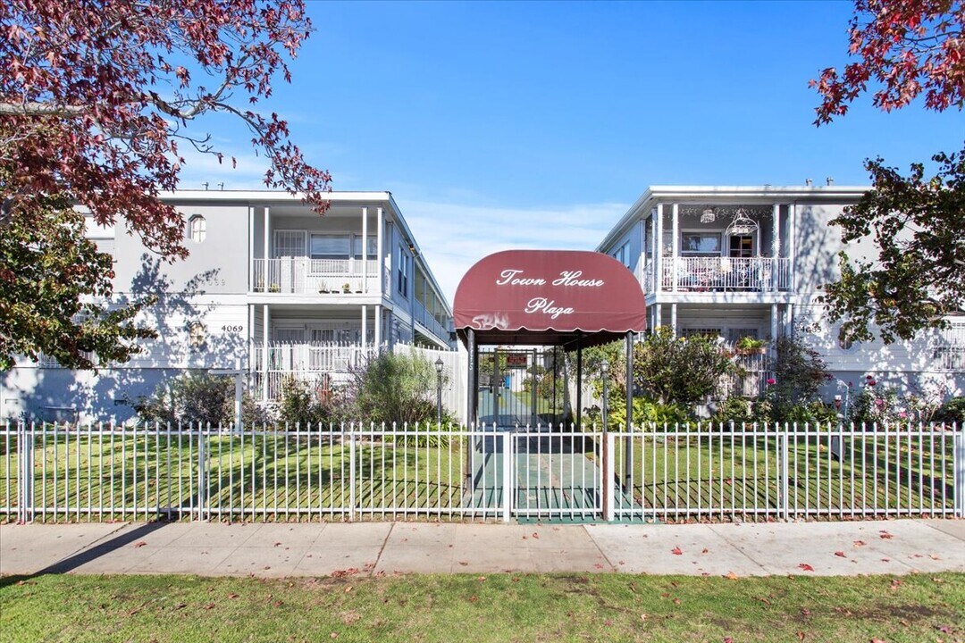 4079 Venice Blvd in Los Angeles, CA - Building Photo