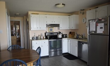 1 Bay Ave, Unit 2 in Old Orchard Beach, ME - Building Photo - Building Photo