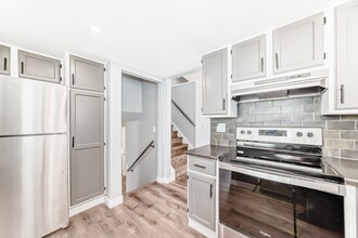 11 Cedargrove Way SW in Calgary, AB - Building Photo - Building Photo
