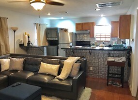 4106 Delano St in Houston, TX - Building Photo