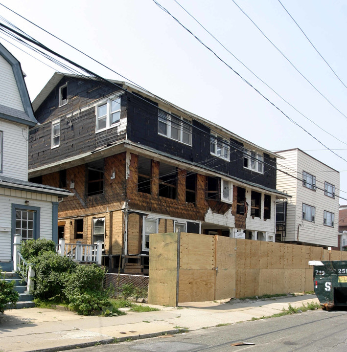 139 Beach 120th St in Far Rockaway, NY - Building Photo