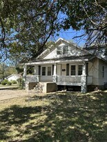 501 E Washington St in Pittsburg, KS - Building Photo
