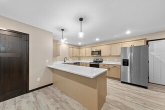 3200 Noble Dr in Mankato, MN - Foto de edificio - Building Photo