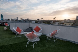 1511 16th St, Unit 202 in Santa Monica, CA - Building Photo - Building Photo