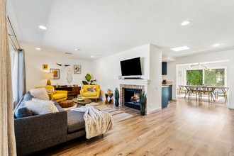 2950 N Bahada Rd in Palm Springs, CA - Foto de edificio - Building Photo