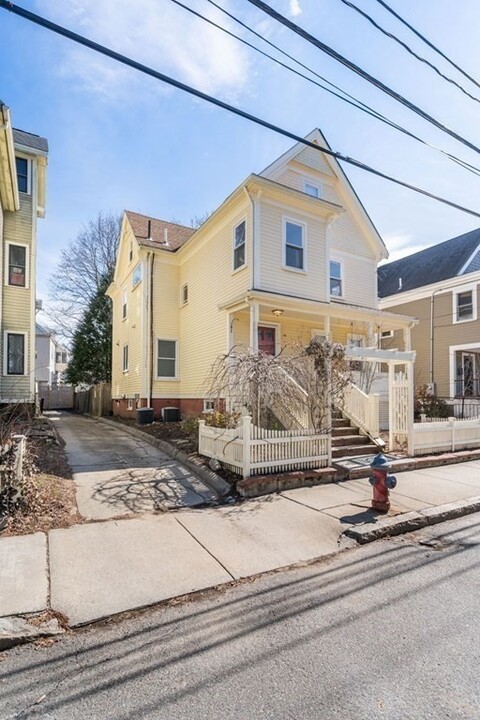 30 Gorham St in Somerville, MA - Building Photo