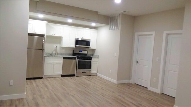 62 Lowell St in Manchester, NH - Foto de edificio - Building Photo