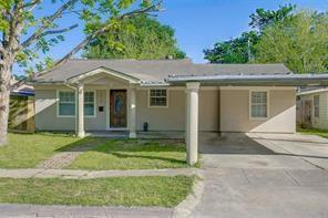 2418 Huntington Dr in Pasadena, TX - Building Photo