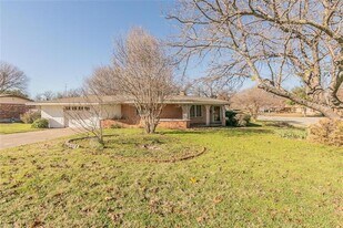 6956 Park Pl Dr in Richland Hills, TX - Building Photo