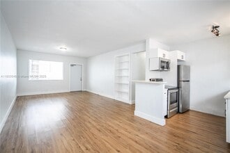 6871 Abbott Ave in Miami Beach, FL - Building Photo - Building Photo